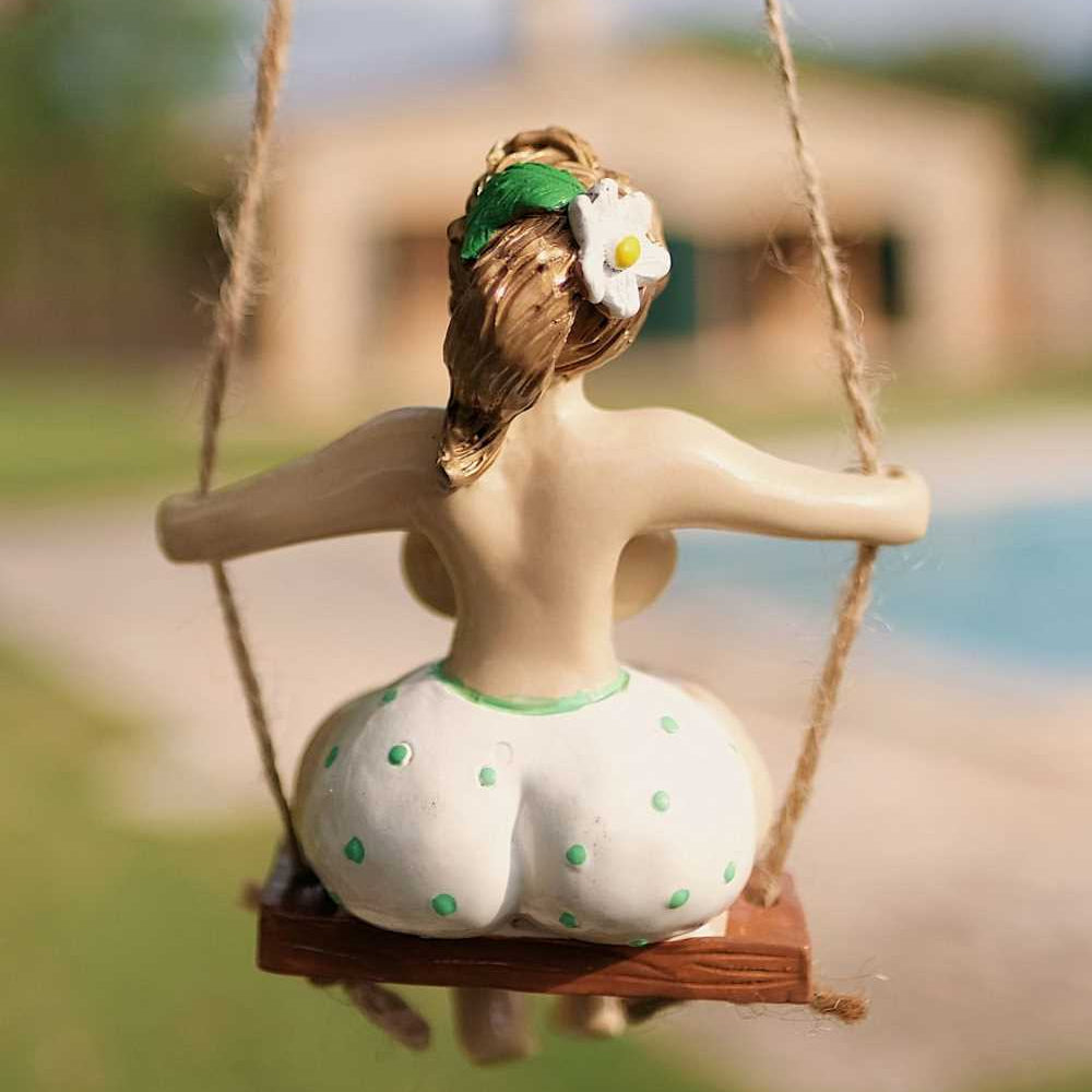 Berit the Swinging Beach Belle