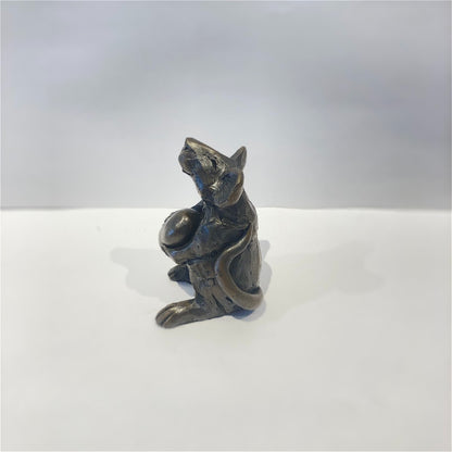 Mouse With Hazelnut | Bronze